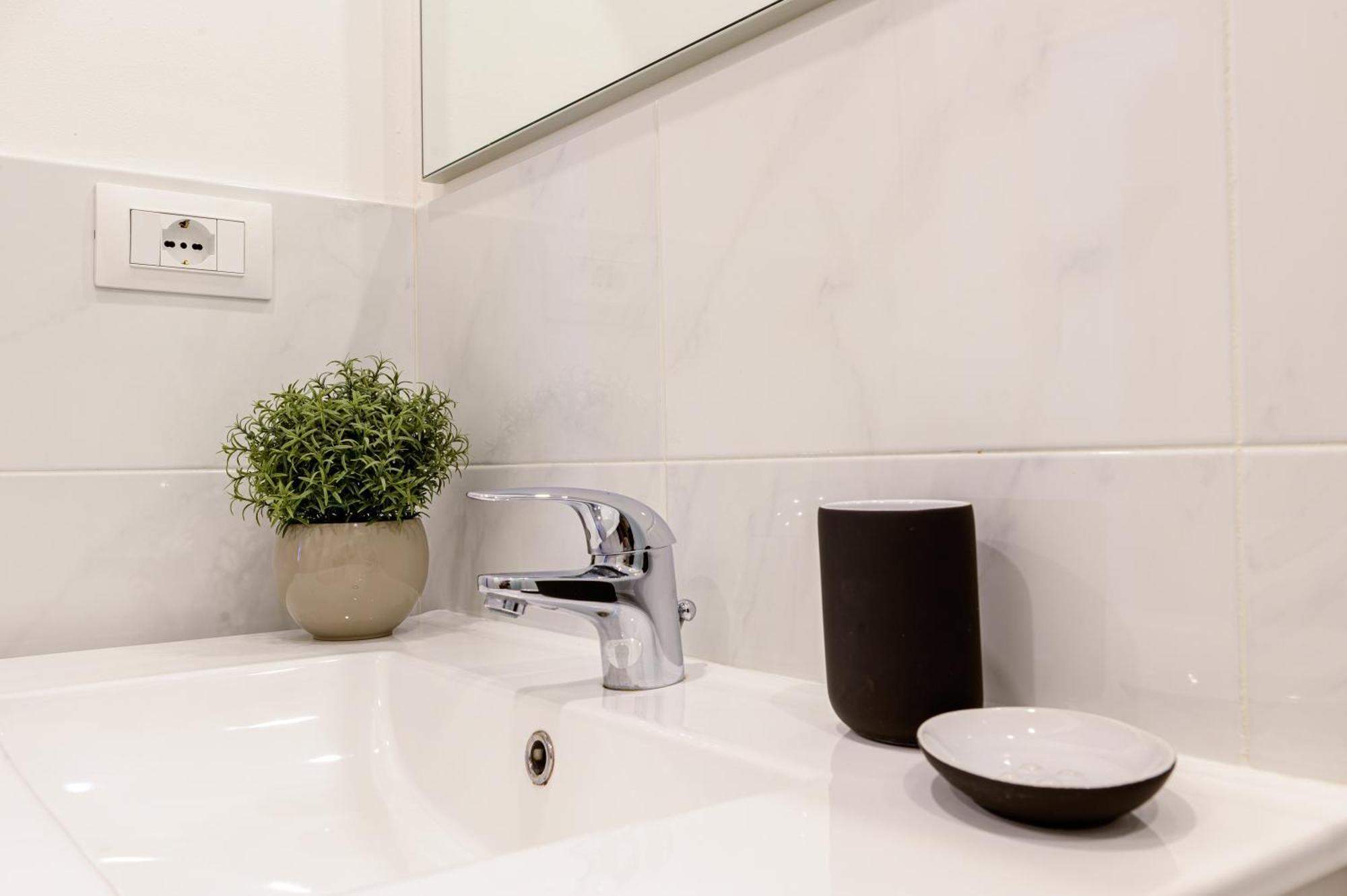 Apartment Susa - 200mt Porta Susa, Wifi, Smart Working Turin
